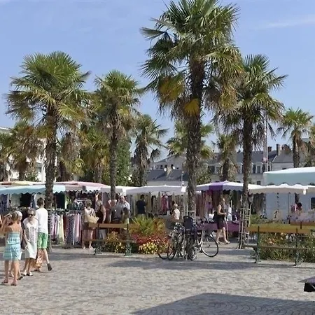 Rue Des Remparts Pas De La Plage *